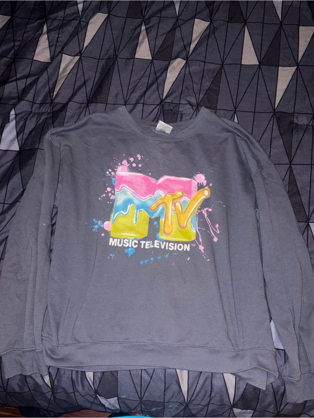 MTV Grey Crewneck Sweatshirt with 90's/Y2K style